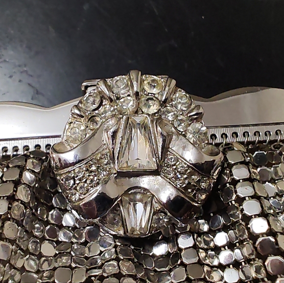 1930's Vintage silver mesh Whiting and Davis Co clutch - Picture 4 of 10